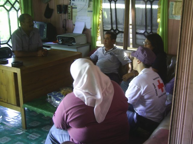 Berbincang-bincang dengan Kades Teluk Palinget