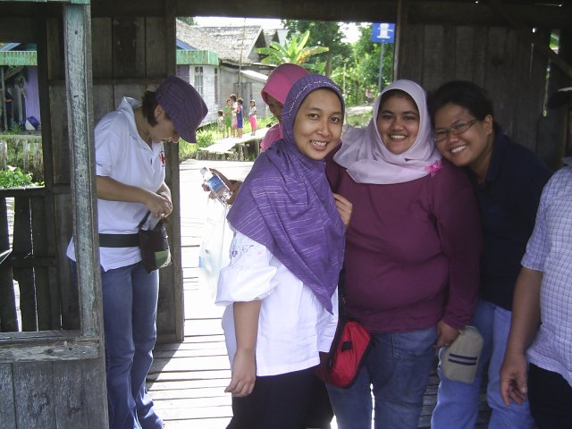 Berpose di Pelabuhan Handil Batu Besar