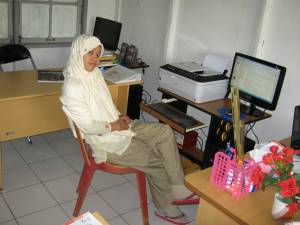 sri selesai merakit dan mencoba komputer barunya