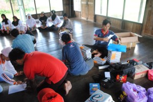pembagian alat pengukur tekanan darah dan buku agenda