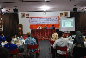 Diskusi antara narasumber dan peserta rapat