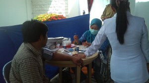 Pemeriksaan awal pendonor (Berat Badan, Tekanan Darah, Hb)