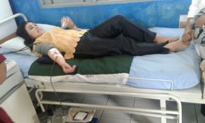 Ibu Ary saat sedang donor darah 