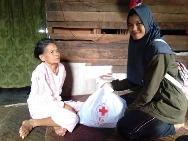 Penyaluran Sembako di Desa Anjir Serapat Timur